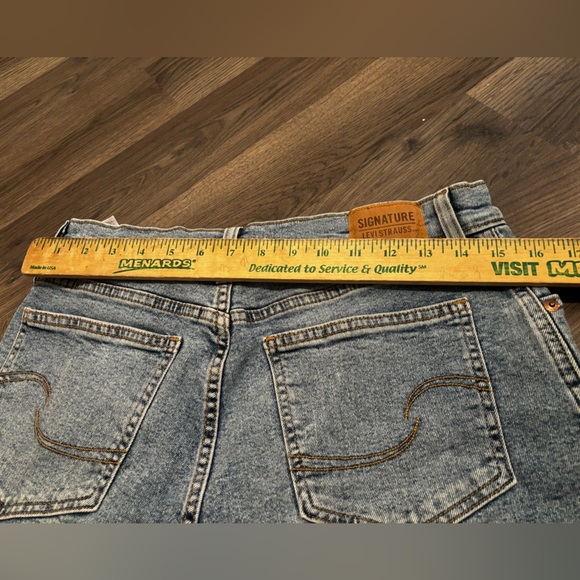 Signature by Levi Strauss Blue Jean Shorts high rise cut-offs basic summer - Picture 5 of 7